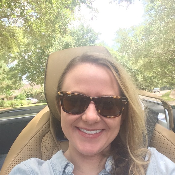 Meet your Posher, Jessica - Picture 1 of 1